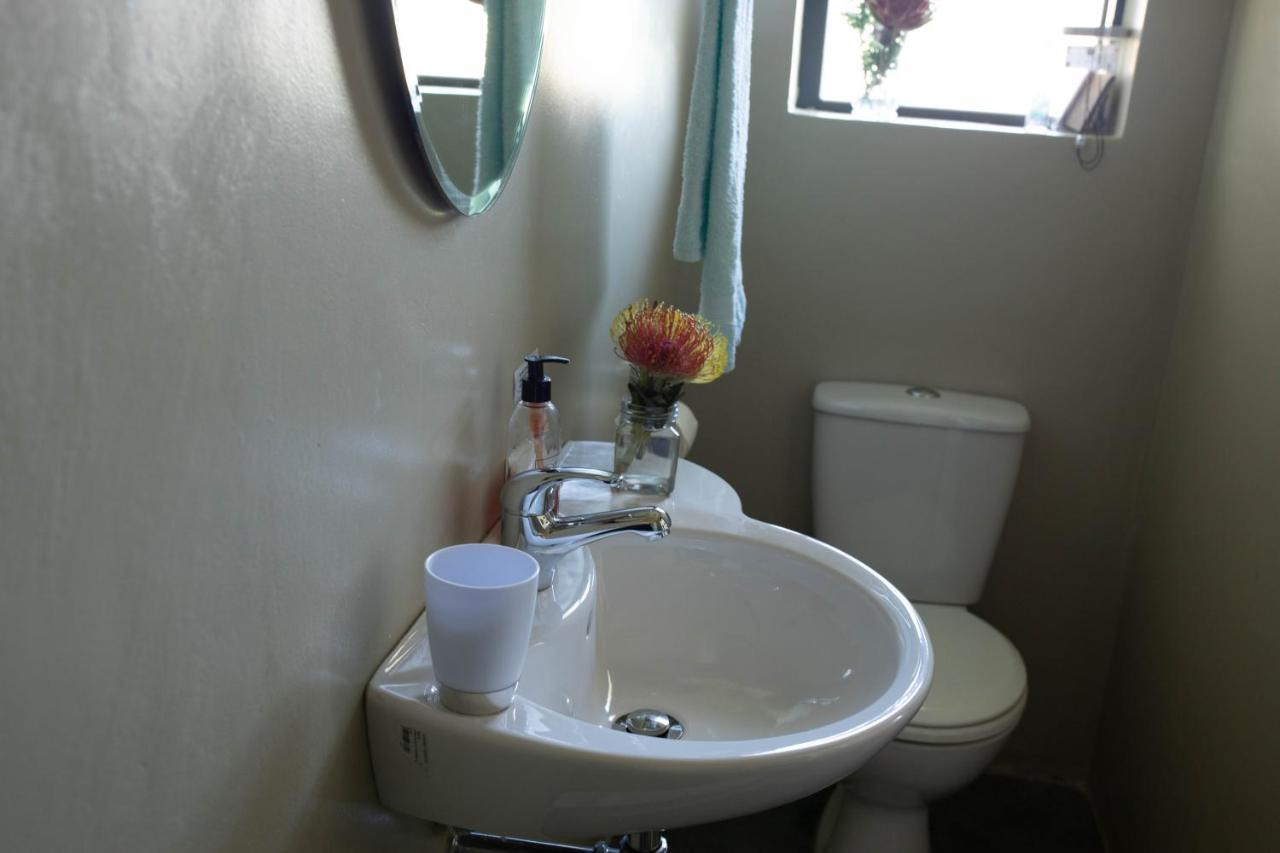 Stay At Friends Economic Rooms Malkopvlei 外观 照片
